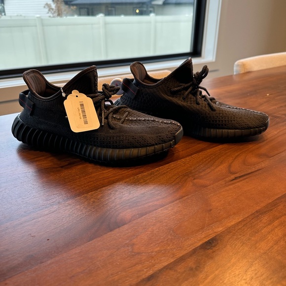 Size 10 - adidas Yeezy Boost 350 V2 Low Black Non-Reflective - Picture 3 of 5